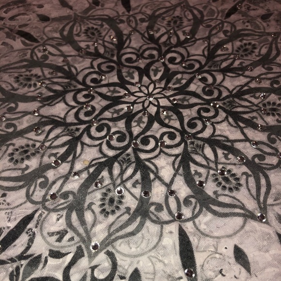 Design Sequin Sweatshirt. - Picture 5 of 5